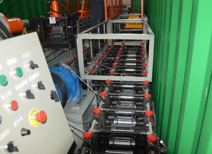 12 Rollenstationen Metall-Rollladen-Türrolle, die Maschinendicke 0.7mm-1.2mm bildet